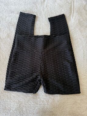 Black ribbed leggings with subtle texture weave